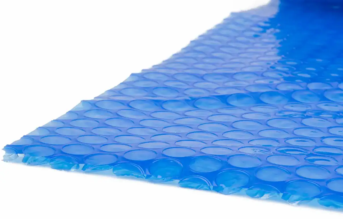 Solar blanket for pools of 356 cm, blue, saves energy and keeps the water warm.