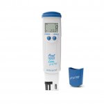 Pool Line Water-resistant pocket-size tester EC (salt) and temperature (HI983124)