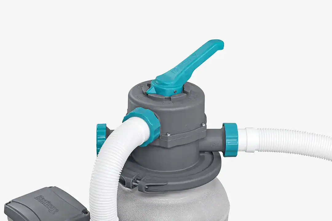 Sand filter pump for pool cleaning, suitable for 6 m³/h.
