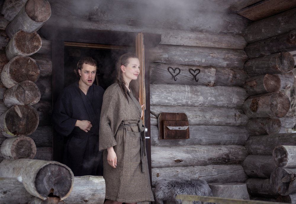 Rento Kenno XXL bathrobe in black and beige, comfortable and stylish.
