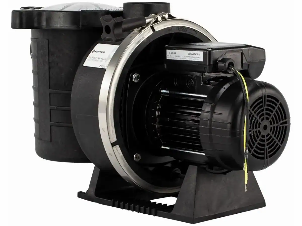 Ultraflow Plus pool pump for powerful flow, 15m³/h, durable pool water circulation.