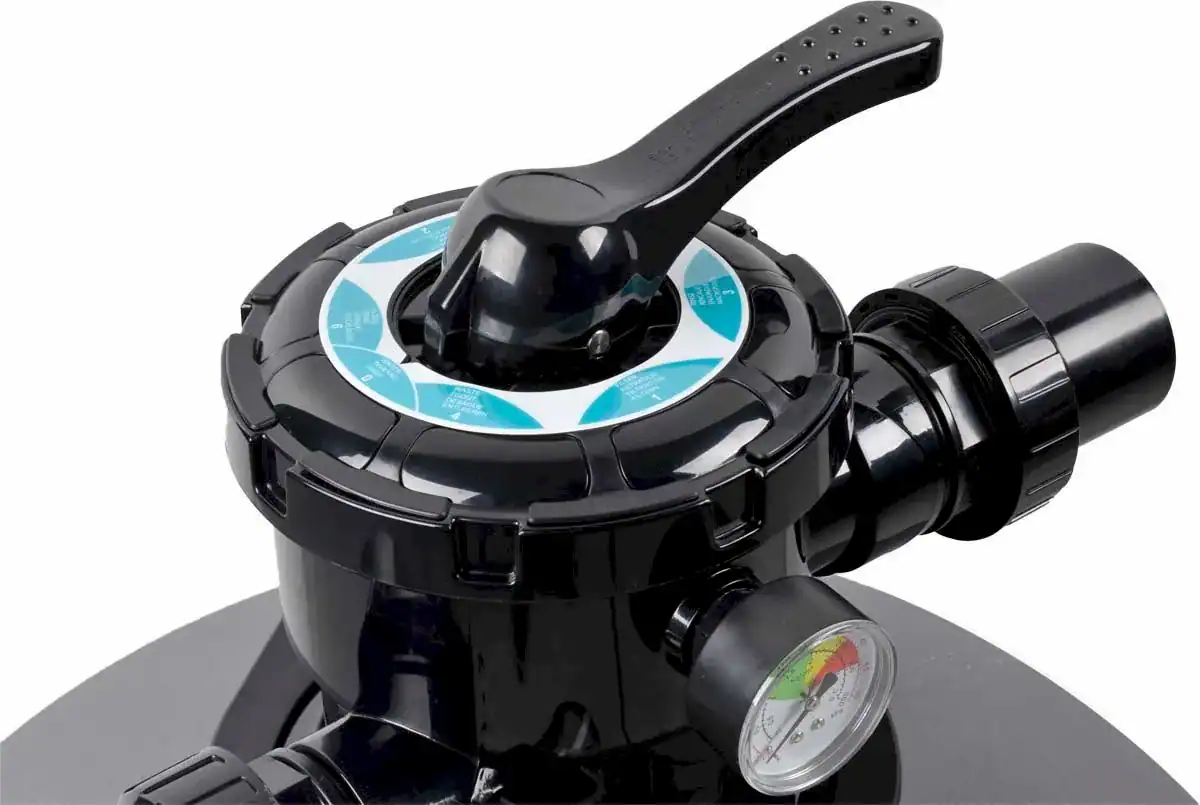 Filter pump for pool, easy to operate and maintenance-friendly.