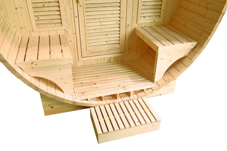 Outdoor sauna made of wood with seating benches and access steps, suitable for 6 people.