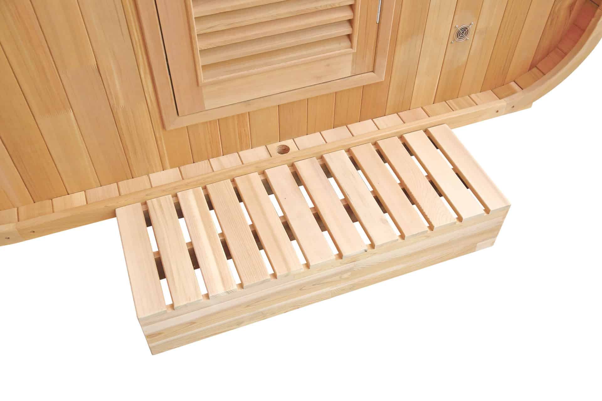 Alternative sauna bench in spruce wood for outdoor use.