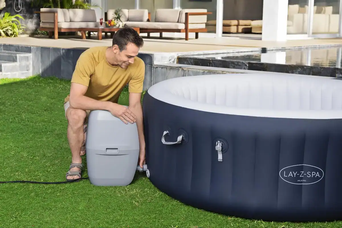 Inflatable spa Lay-Z Spa Miami with AirJet and energy-efficient features.