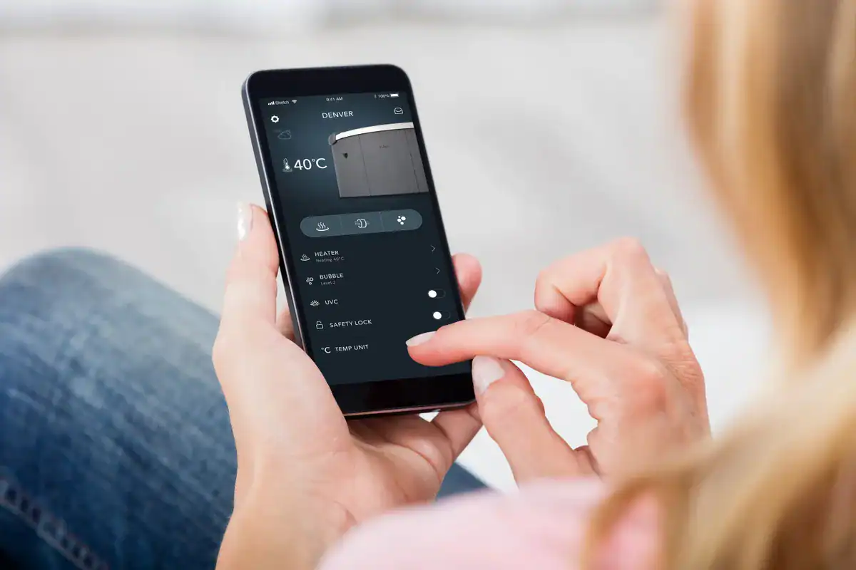 Control of the MSpa Denver 6-person on a smartphone.