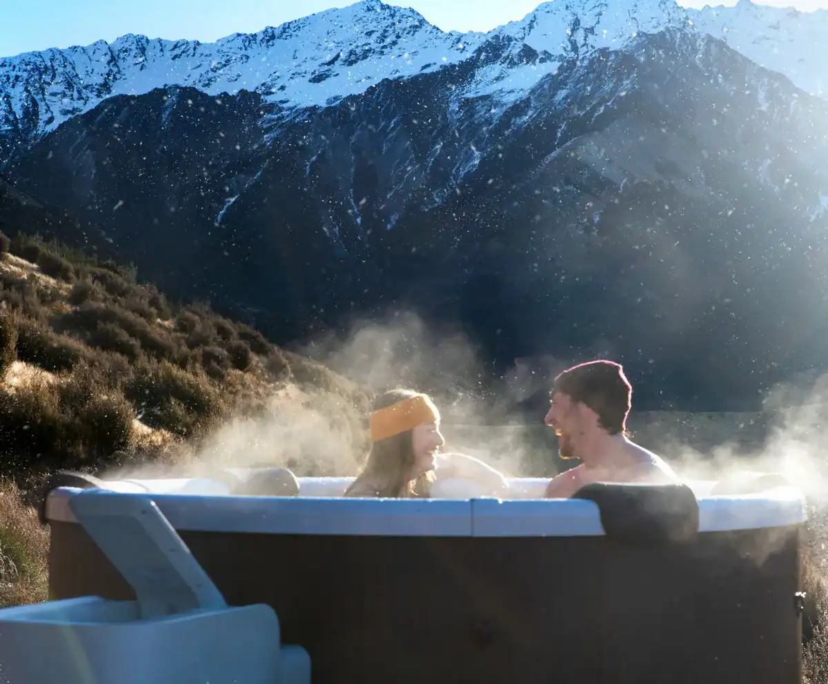 Enjoy the MSpa Rova frame spa with 6 people in a mountain landscape.