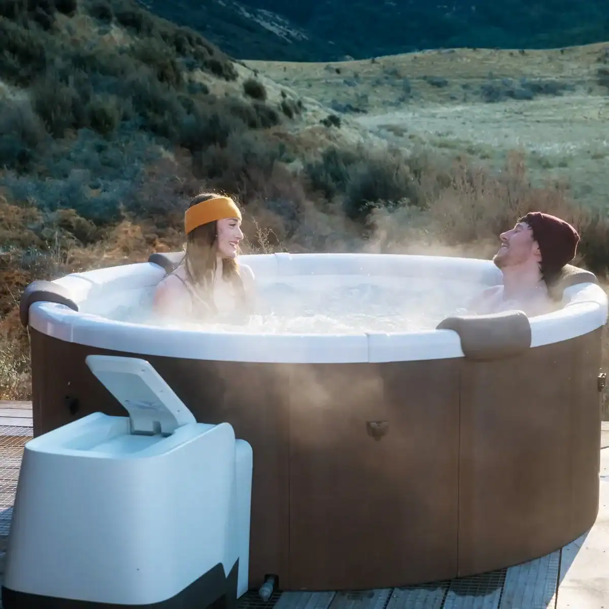 MSpa Rova frame spa, 6 people, outdoor use, relaxation and comfort.